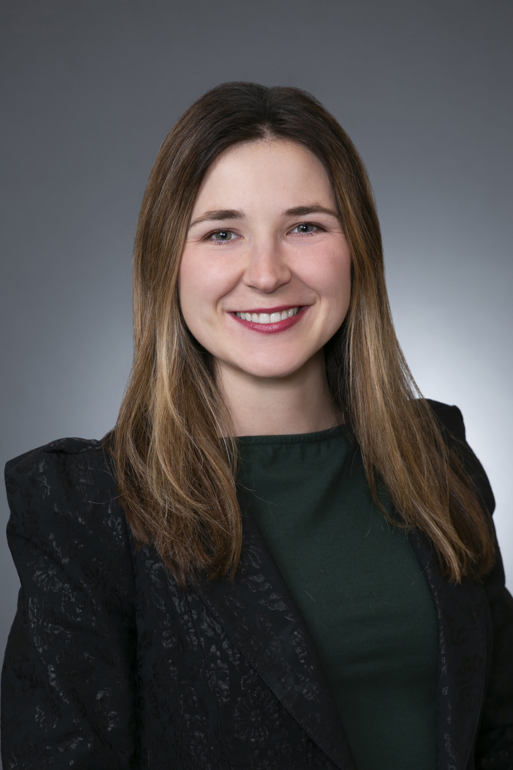 Headshot photo of Shannon Long smiling