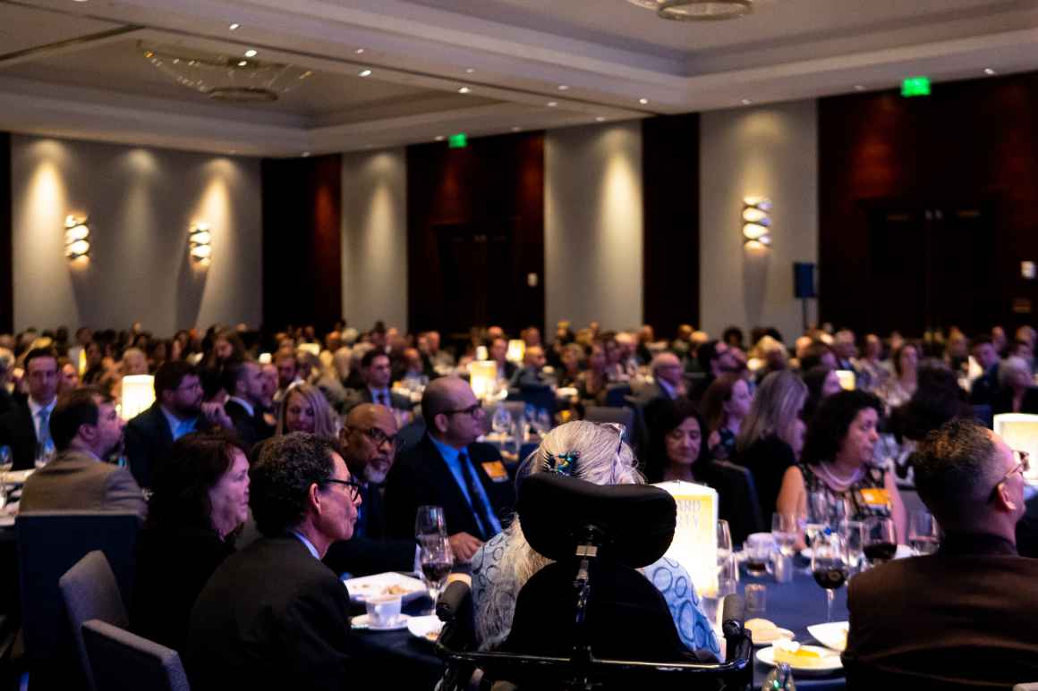 crowd sitting down at 2022 toward liberty dinner