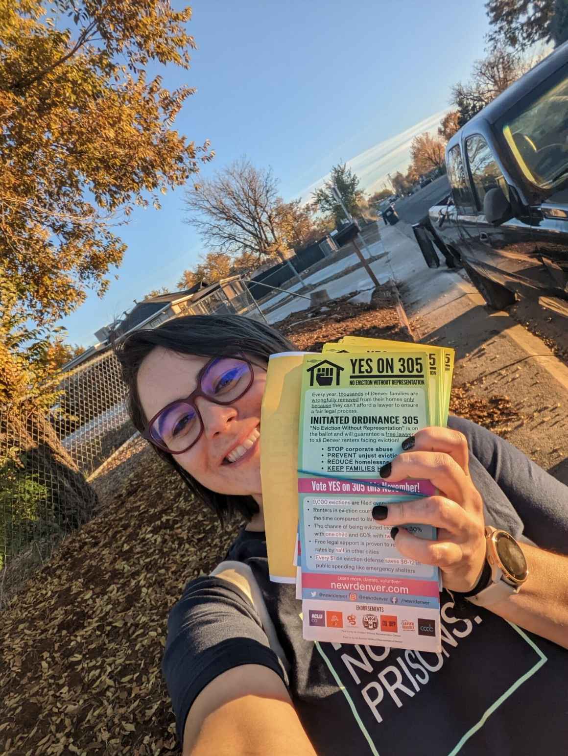 Organizer holding canvassing resources outdoors